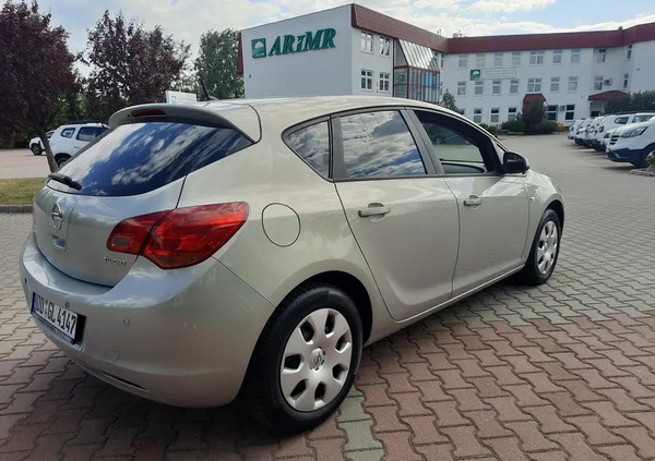 Opel Astra cena 20900 przebieg: 127000, rok produkcji 2010 z Kołobrzeg małe 326